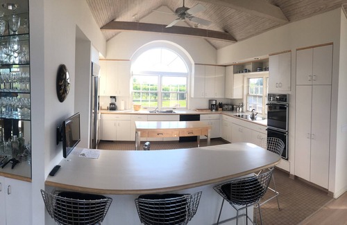 Quogue House | Estate Section - 2 acres - Salt Water Pool