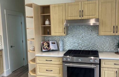 Walnut Grove Apartment | Estate Style Property 2 Bed 1 Bath Coach Home Fort Langley/Walnut Grove