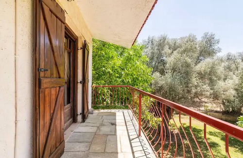 Marathon Villa | Estate Villa OINOI with Pool