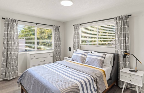 Thousand Oaks House | Estepa Unit #1 by PMI