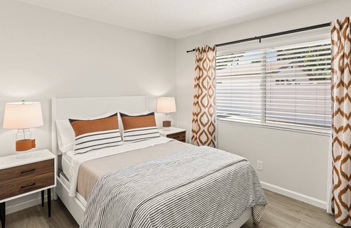 Thousand Oaks House | Estepa Unit #1 by PMI