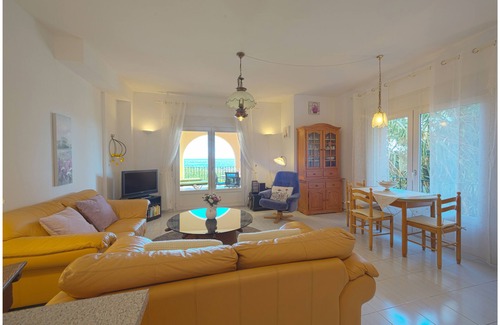 Estepona House | Estepona Seafront Apartment. Panoramic seaviews, Pool, Beach, Parking, Terrace