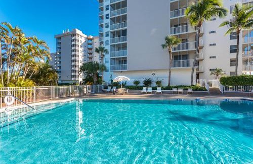 South Island Apartment | Estero Beach Tennis 1204A