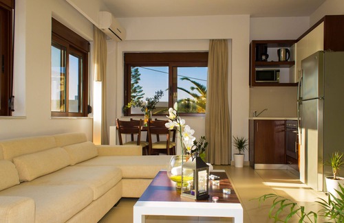 Platanias Town House | Esthisis Suites Chania