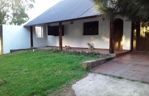 Los Acantilados House | Estilo Campo Casa de 3 ambientes cochera interna