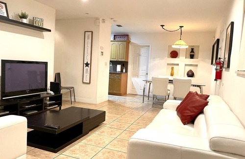 Boulevard Heights House | Estrada’s Cozy Vacation Home in Hollywood