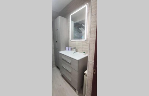 San Lazaro y Otero Apartment | Estrenar! Con PINBALL 8 min ayto 2 habs 150