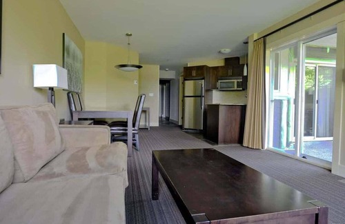 Regional District of Nanaimo Apartment | Estuary Escape - 1BDRM - Full Kitchen