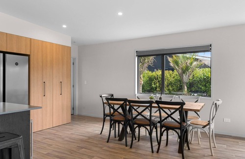 Mangawhai House | Estuary Escape - Waterfront property with estuary access