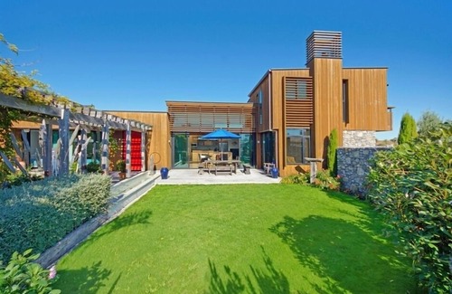 Stoke House | Estuary Grove, stunning architectural house