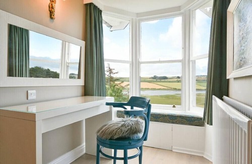 Alnmouth Cottage | ESTUARY VIEW, family friendly, country holiday cottage in Alnmouth