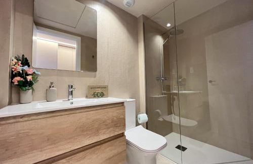Guadalupe Apartment | Estudio de diseño con piscina by Gloove