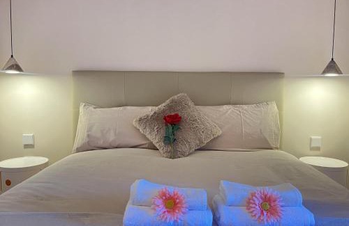 Guadalupe Apartment | Estudio de diseño con piscina by Gloove
