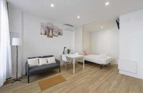 San Blas-Canillejas Apartment | Estudio Ideal Trabajo y Eventos cerca de Metropolitano, Aeropuerto y IFEMA