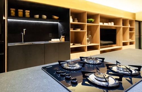 Centro Apartment | Estudio Moderno em Florianópolis, Vista Mar, Food Hall Patio Milano