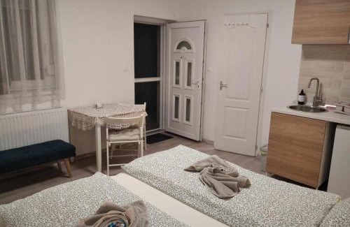 Tata Apartment | EszE Vendégszoba