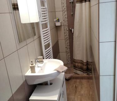 Tata Apartment | EszE Vendégszoba