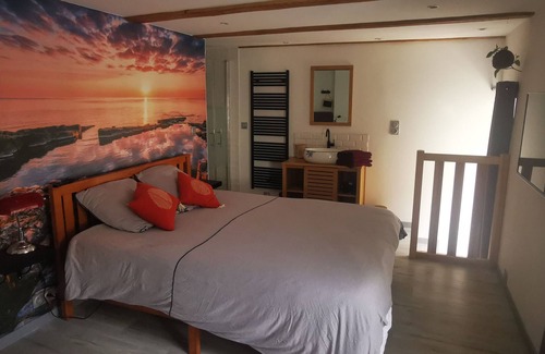Saint-Martin-de-Valamas Bed & Breakfast | Etage Entier Dans Ancienne Ferme au Cœur du Village, 2 Chambres et Kitchenette