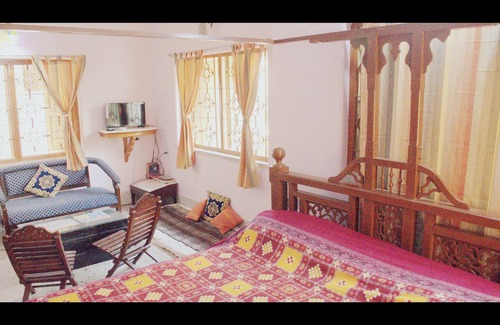 Kalighat Bed & Breakfast | Ethnic Bengali Themed Home stay