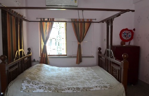 Kalighat Bed & Breakfast | Ethnic Bengali Themed Home stay