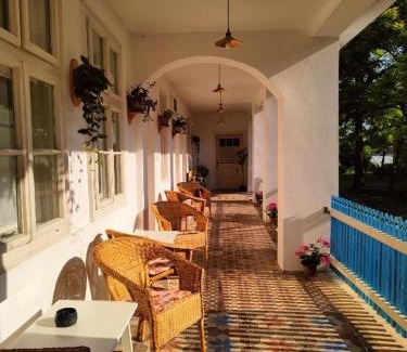 Glozan Bed & Breakfast | Ethno&Coffee House Tulip