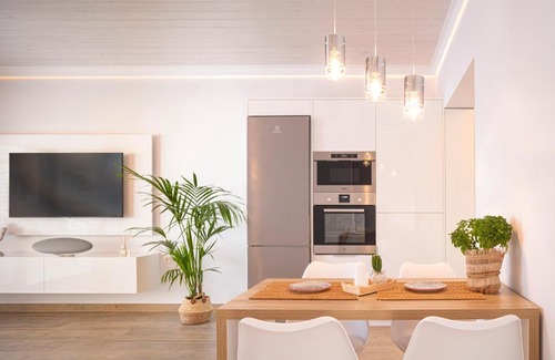 Ireon Villa | ETHOS Luxury Home - Seaview Villa with Hot-Tub!