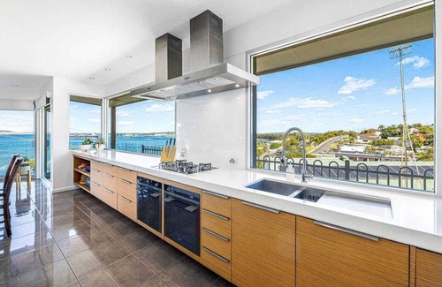 Port Lincoln House | ETIVE MOR - Breath-taking views over Boston Bay
