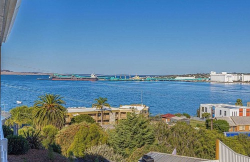 Port Lincoln House | ETIVE MOR - Breath-taking views over Boston Bay