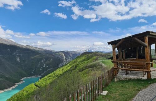Pluzine House | Etno selo Izlazak