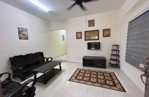 Batu Pahat House | Etosh Homestay