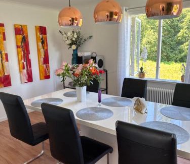 Hudiksvall House | Ett hus med 3 sovrum med supersnabba internet fiberanslutningen 1000mb-100mb i Hög, 7 minuter från Hudiksvall