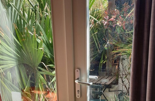 Duivendrecht Apartment | EU identities+travel tickets submit before booking. Check in max 4pm