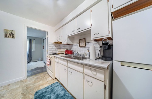 Euclid House | Euclid Eclipse! 3 bedroom 1 bath w/king bed, up to 7 guests