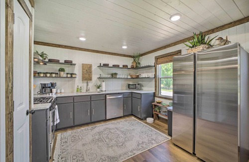 Eufaula House | Eufaula Retreat w/Lake Views: Walk to Marina