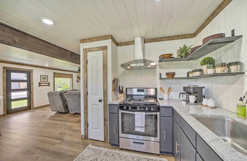 Eufaula House | Eufaula Retreat w/Lake Views: Walk to Marina