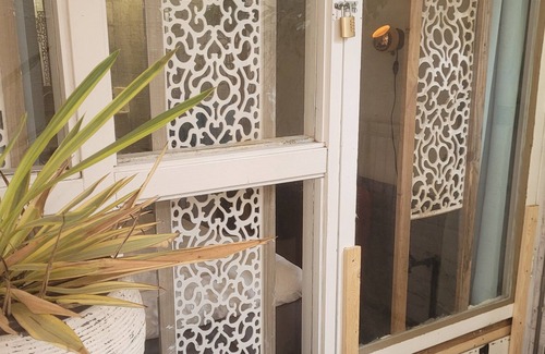 Duivendrecht Apartment | Euids+flight/train tickets required 2mx3m room + 1mx1m bathroom