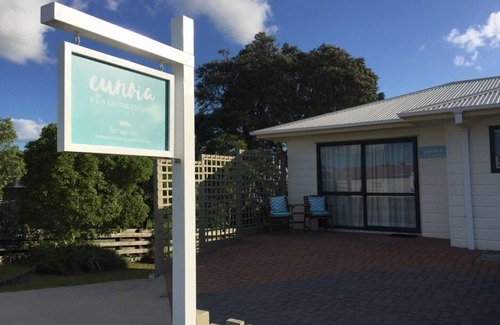 Pukehina Condo | EUNOIA overlooking the Estuary - Pukehina Beach , SPA available