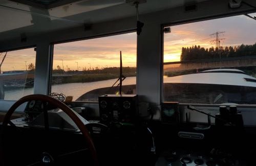 Amsterdam East Boat Rental | EUPHRATE HOUSeBOAT