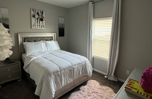 New Caney House | Euqinartnub Nivre