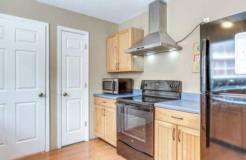 Sylvan Shores House | Eureka Springs Home ~ 1/2 Mi to Beaver Lake!