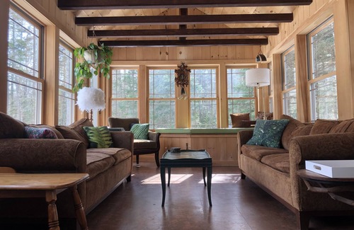 Rumford Center House | Euro-style Woodland Retreat - Great Northen Tea Haus