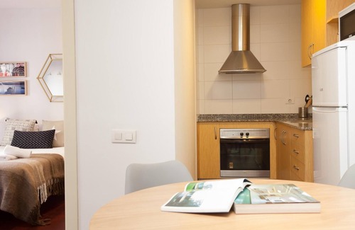 El Port Apartment | Europa Fira Apartment 12