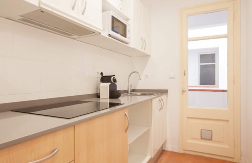 El Port Apartment | Europa Fira Apartment 22