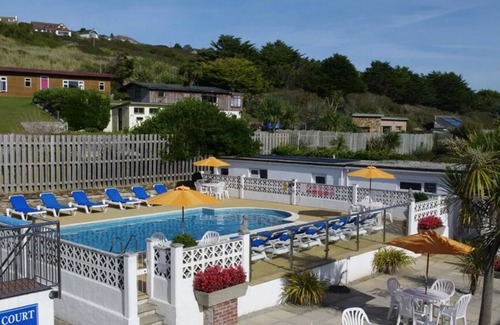 Mawgan Porth House | EUROPA COURT - MAWGAN PORTH BUNGALOW -BEACH LOCATION, Swimming pool/ Tennis