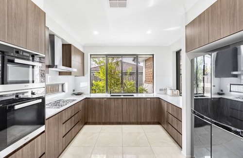 Rochedale House | European Elegant Design - Luxurious 5 BDR House