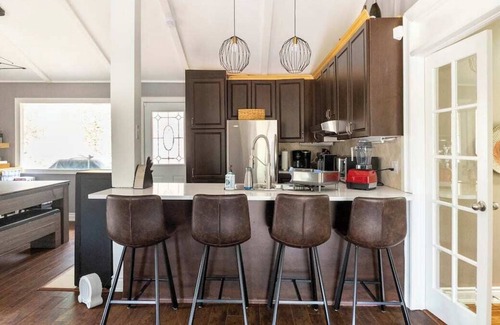 Tiny Cottage | EV Charger, Cozy Cottage, Pet Friendly