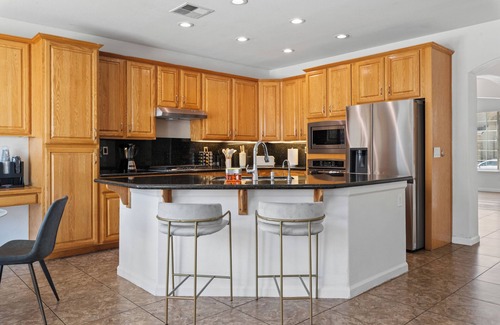 Elk Grove House | EV Fast Charger 5BD Amazing Home