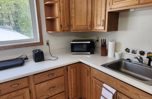 Houghton Apartment | EV Ready Group Option Near MTU – Perfect Keweenaw Adventure Basecamp!