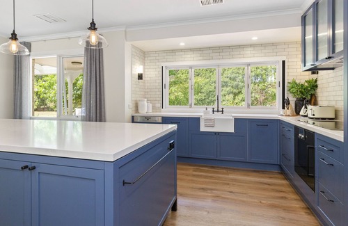 Hastings House | Eva Green Lake by Ready Set Stay-full linen, 90 acres of countryside