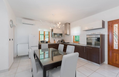 Bartici House | EVA holiday home with private pool and beautiful sea views on the island of Cre
